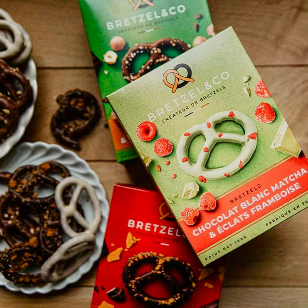 Bretzel chocolat blanc matcha - éclats de framboises - 100g