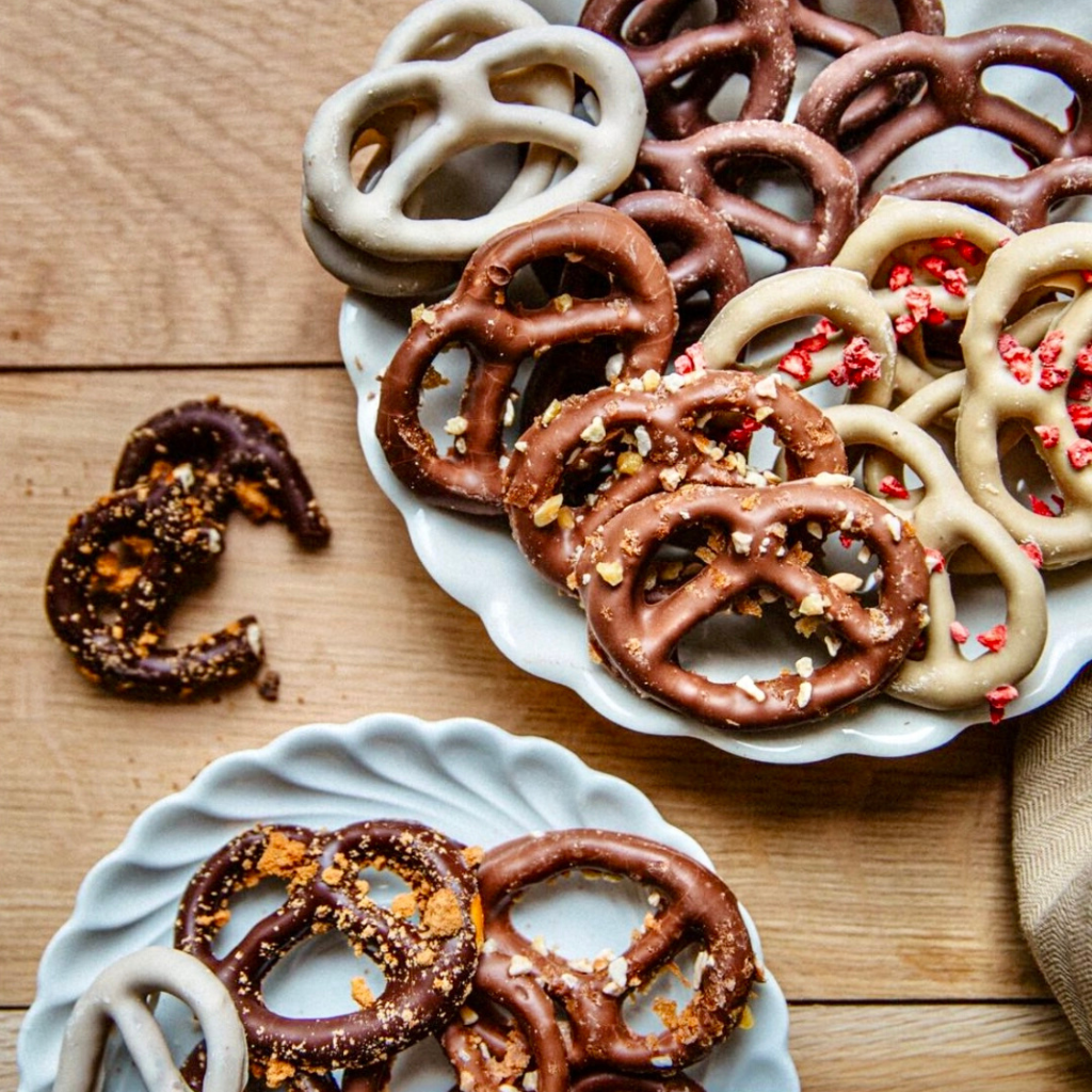 Bretzel chocolat au lait - éclats de caramel - 100g